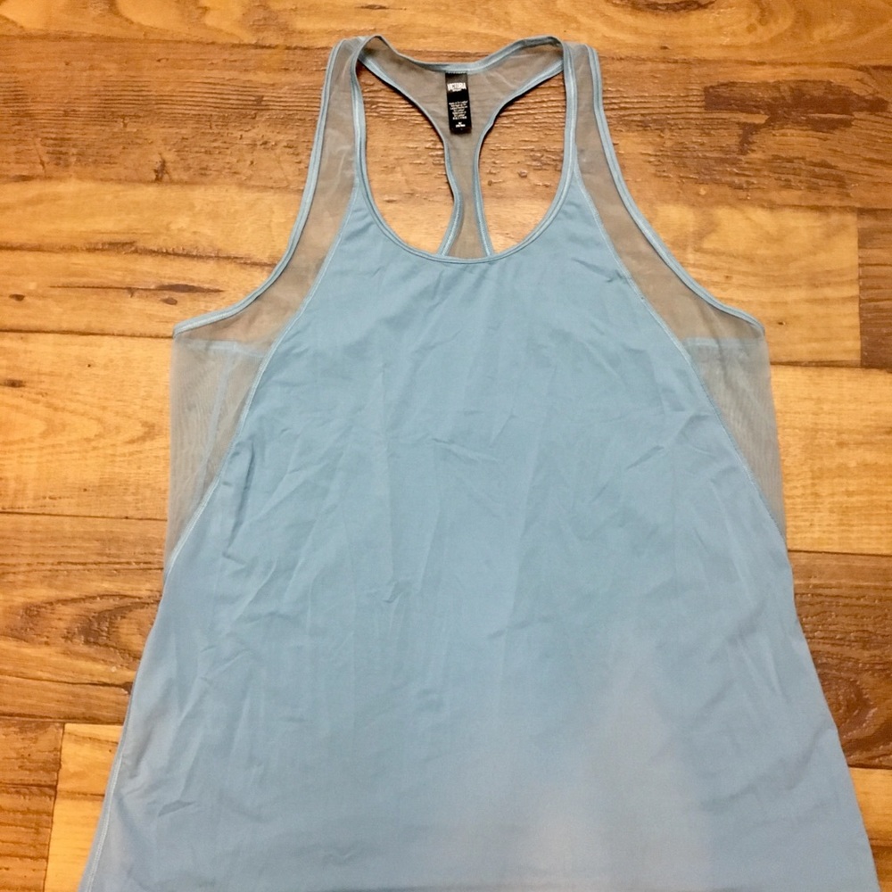 Victoria Sport Size M Workout Top
